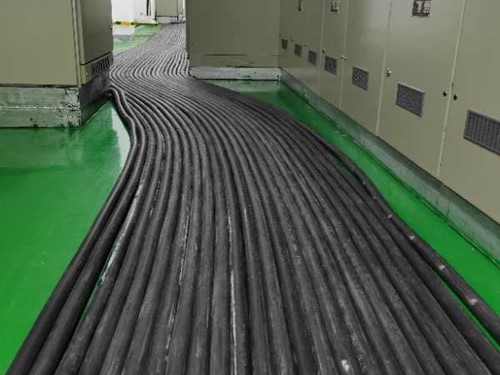 庆阳如何根据理论计算公式计算温度对特定电压测量结果的影响？